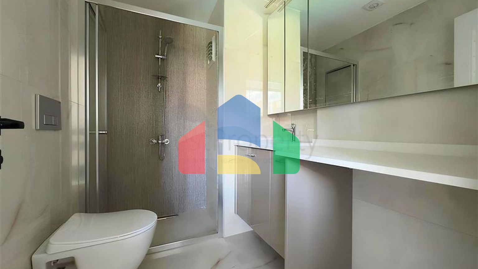 Сучасний дуплекс 2 + 1 з садом в комплексі біля моря