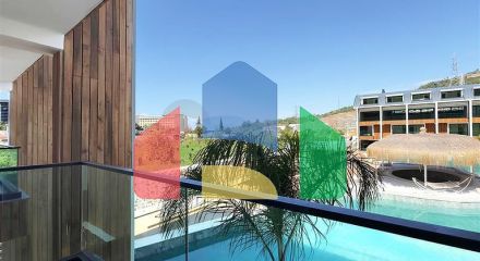 Сучасний дуплекс 2 + 1 з садом в комплексі біля моря