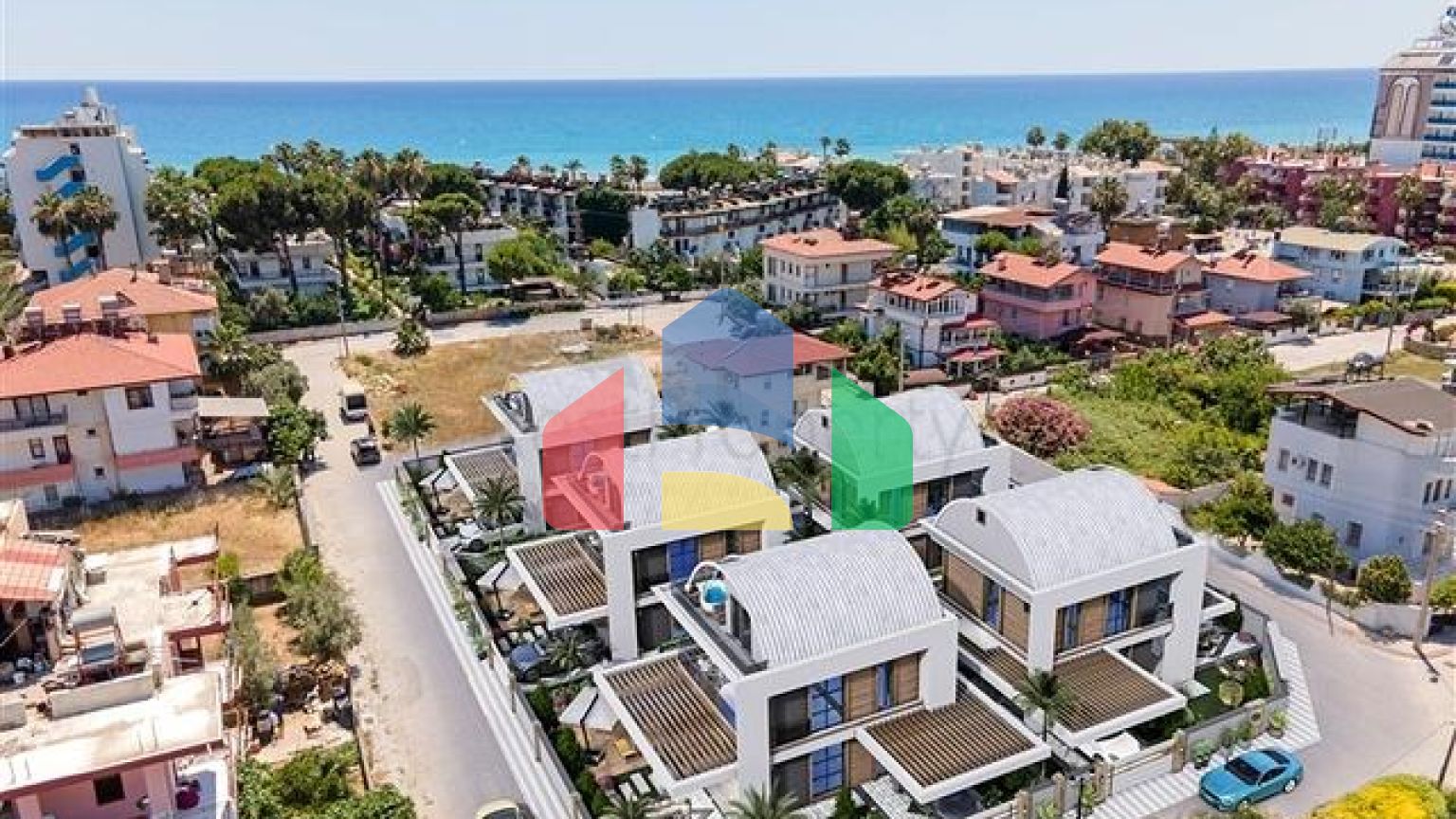 Вилла 3+1 с джакузи на крыше в 250 м от моря