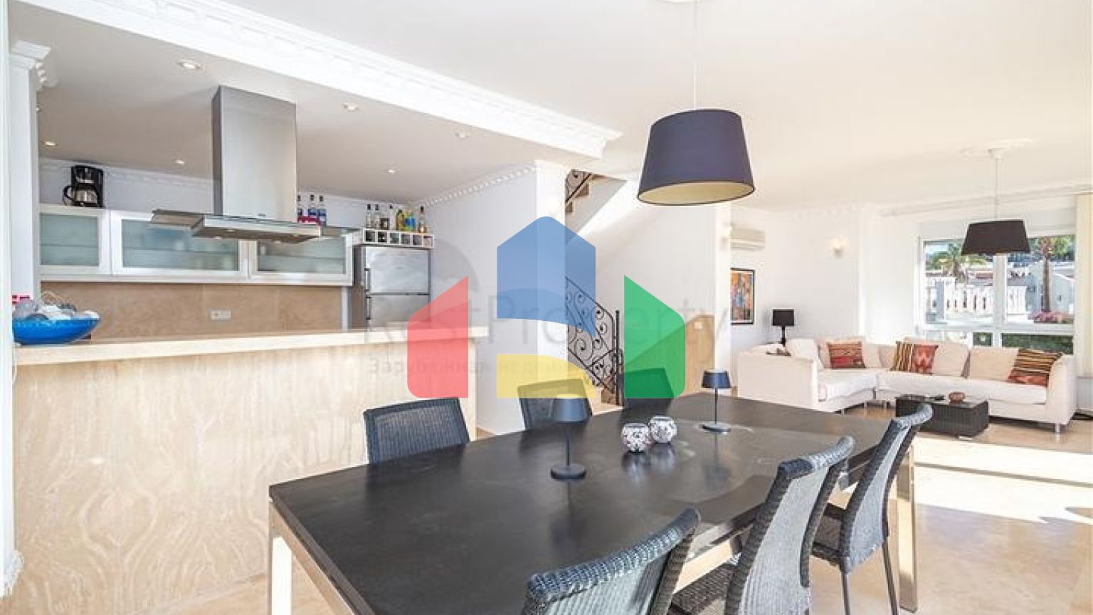 Роскошная вилла с видом на море в престижном районе Коналкы