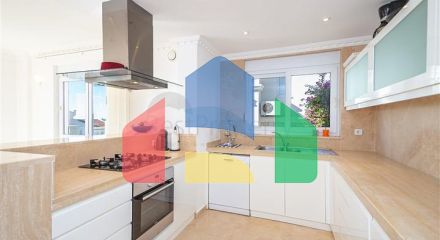 Роскошная вилла с видом на море в престижном районе Коналкы