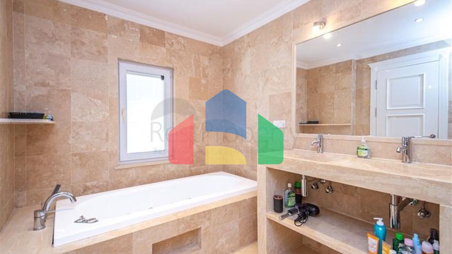 Роскошная вилла с видом на море в престижном районе Коналкы