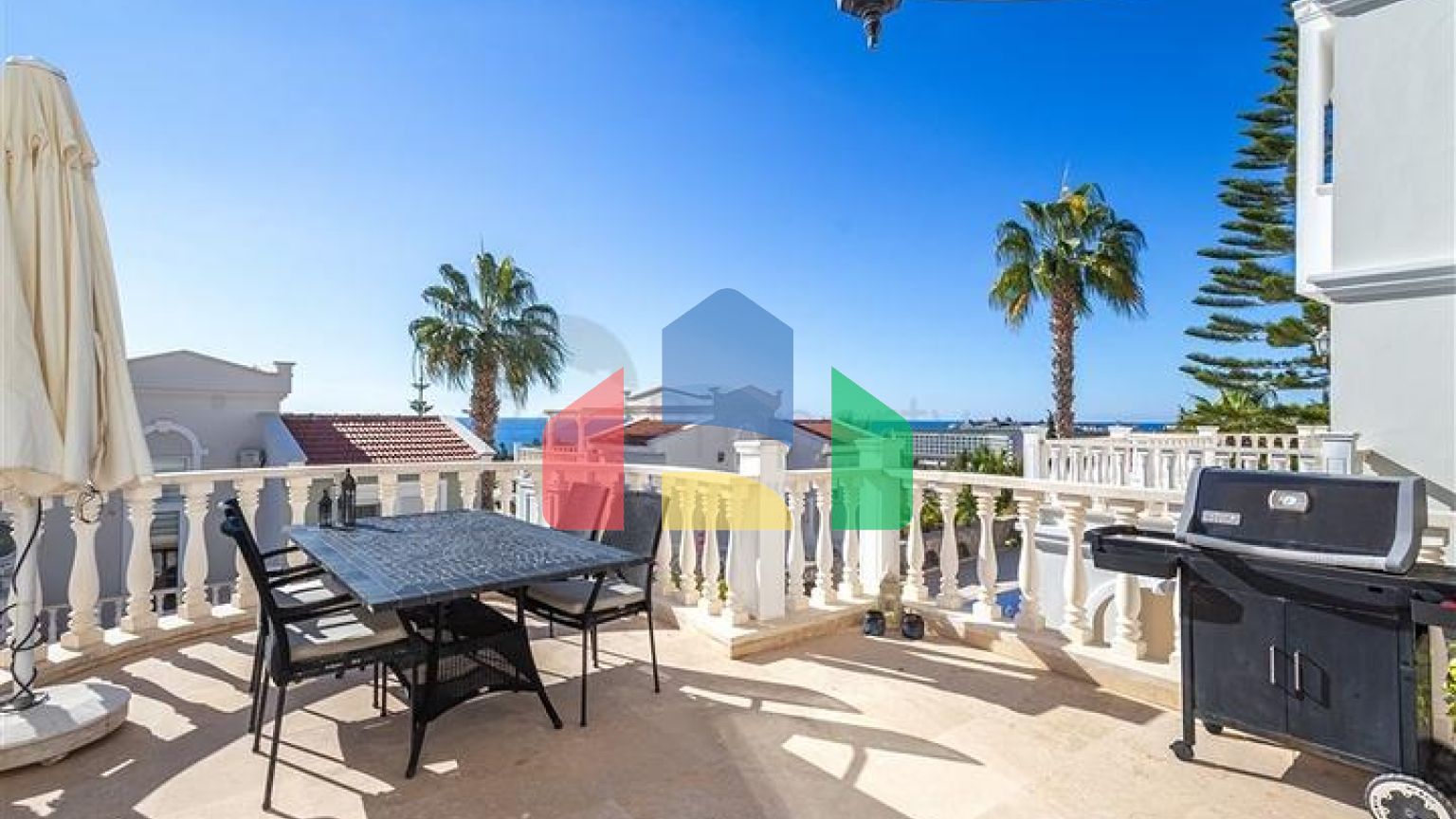 Роскошная вилла с видом на море в престижном районе Коналкы