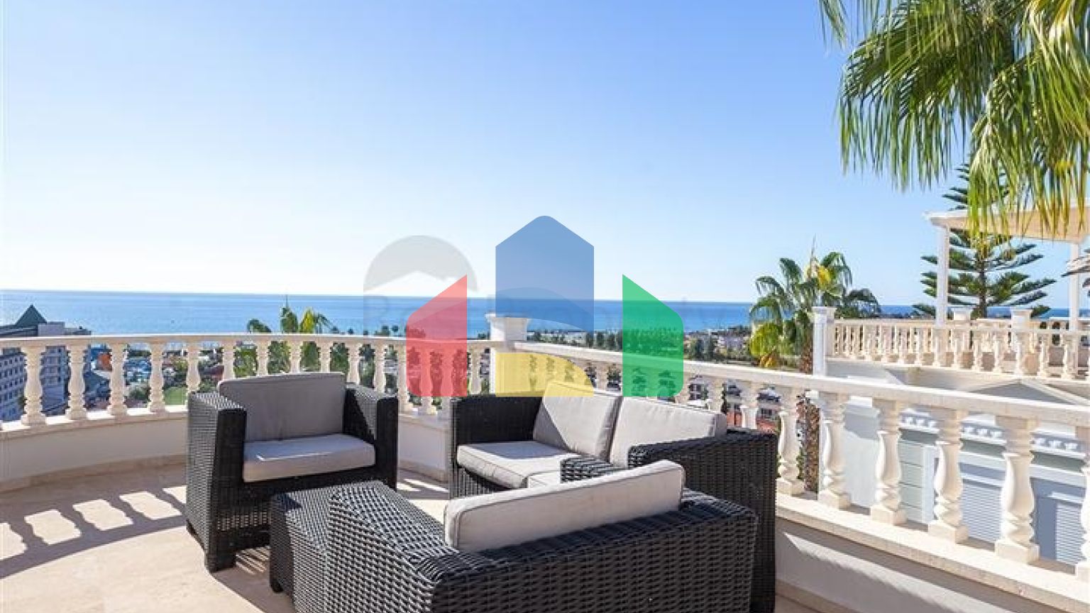 Роскошная вилла с видом на море в престижном районе Коналкы