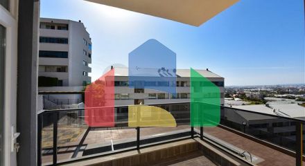 Трикімнатні апартаменти з окремою кухнею і можливістю отримати ВНЖ в районі Конакли
