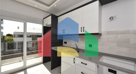 Трикімнатні апартаменти з окремою кухнею і можливістю отримати ВНЖ в районі Конакли