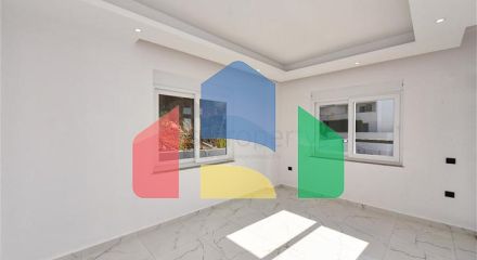 Трикімнатні апартаменти з окремою кухнею і можливістю отримати ВНЖ в районі Конакли