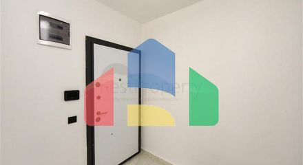 Трикімнатні апартаменти з окремою кухнею і можливістю отримати ВНЖ в районі Конакли