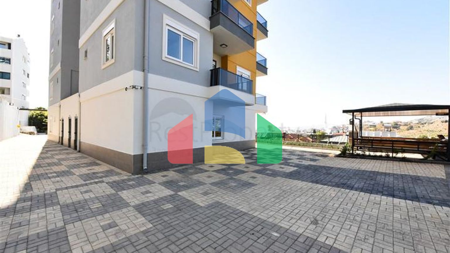 Трикімнатні апартаменти з окремою кухнею і можливістю отримати ВНЖ в районі Конакли