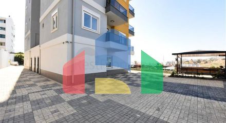 Трикімнатні апартаменти з окремою кухнею і можливістю отримати ВНЖ в районі Конакли