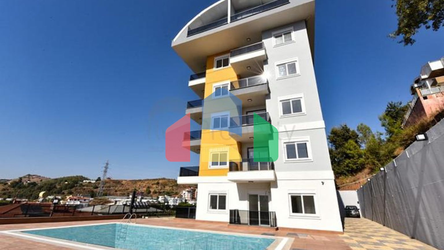 Трикімнатні апартаменти з окремою кухнею і можливістю отримати ВНЖ в районі Конакли