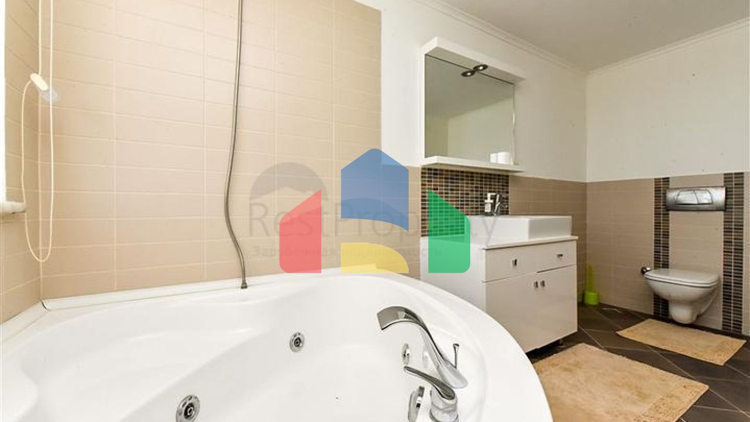 Просторный пентхаус планировкой 3+1 в районе Конаклы.