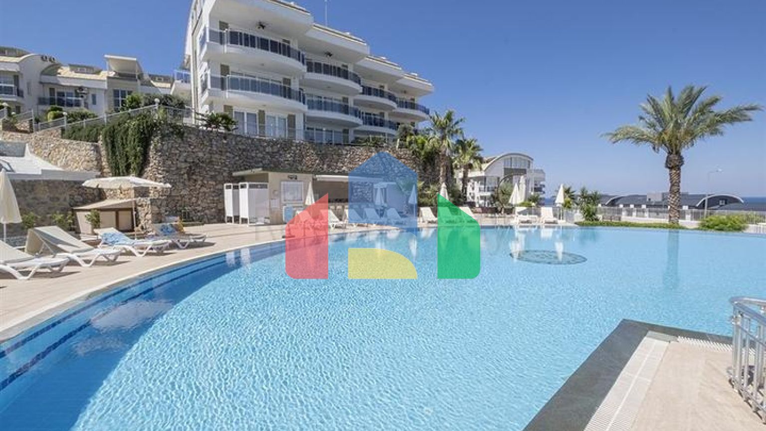 Просторный пентхаус планировкой 3+1 в районе Конаклы.