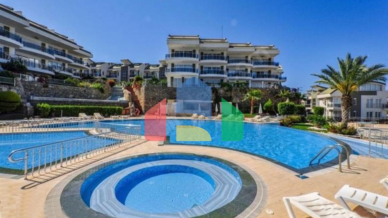 Просторный пентхаус планировкой 3+1 в районе Конаклы.