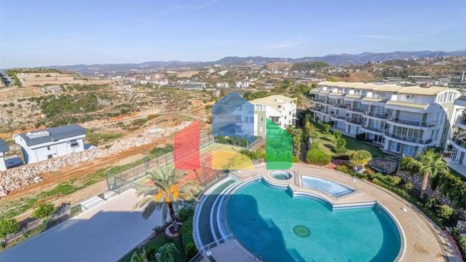 Просторный пентхаус планировкой 3+1 в районе Конаклы.