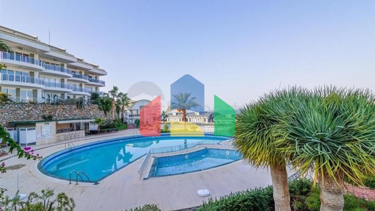 Просторный пентхаус планировкой 3+1 в районе Конаклы.