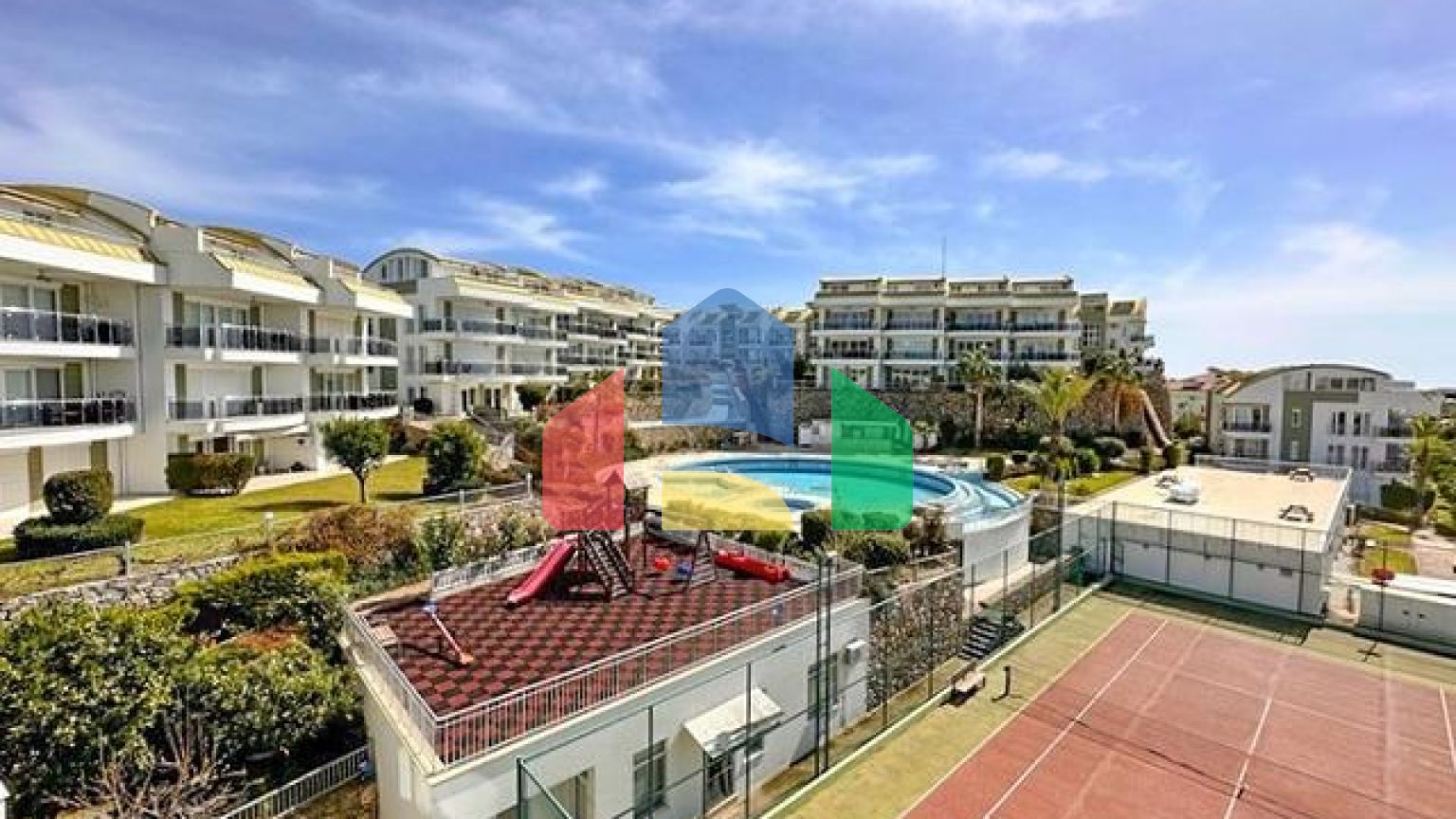 Просторный пентхаус планировкой 3+1 в районе Конаклы.