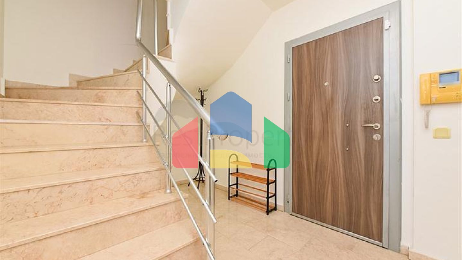 Просторный пентхаус планировкой 3+1 в районе Конаклы.