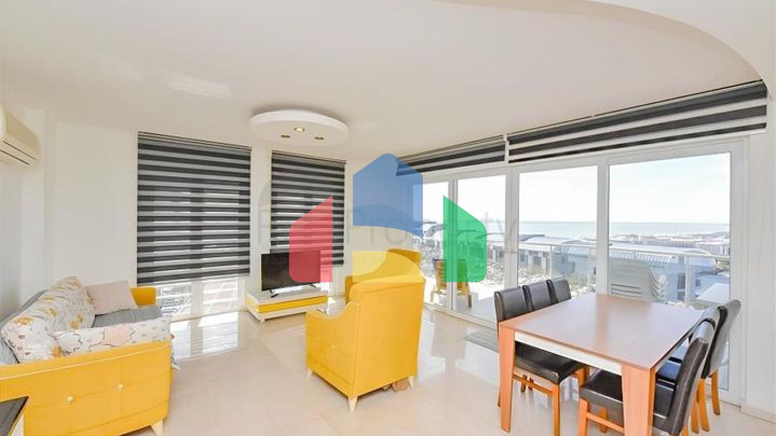 Просторный пентхаус планировкой 3+1 в районе Конаклы.