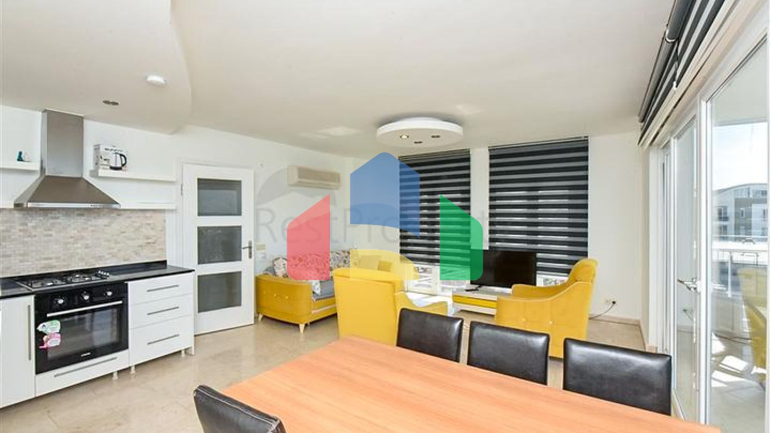 Просторный пентхаус планировкой 3+1 в районе Конаклы.