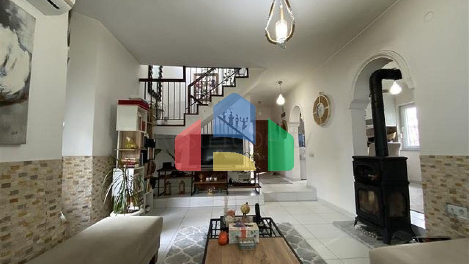 Просторная вилла 3+1 в 250м от моря в районе Конаклы