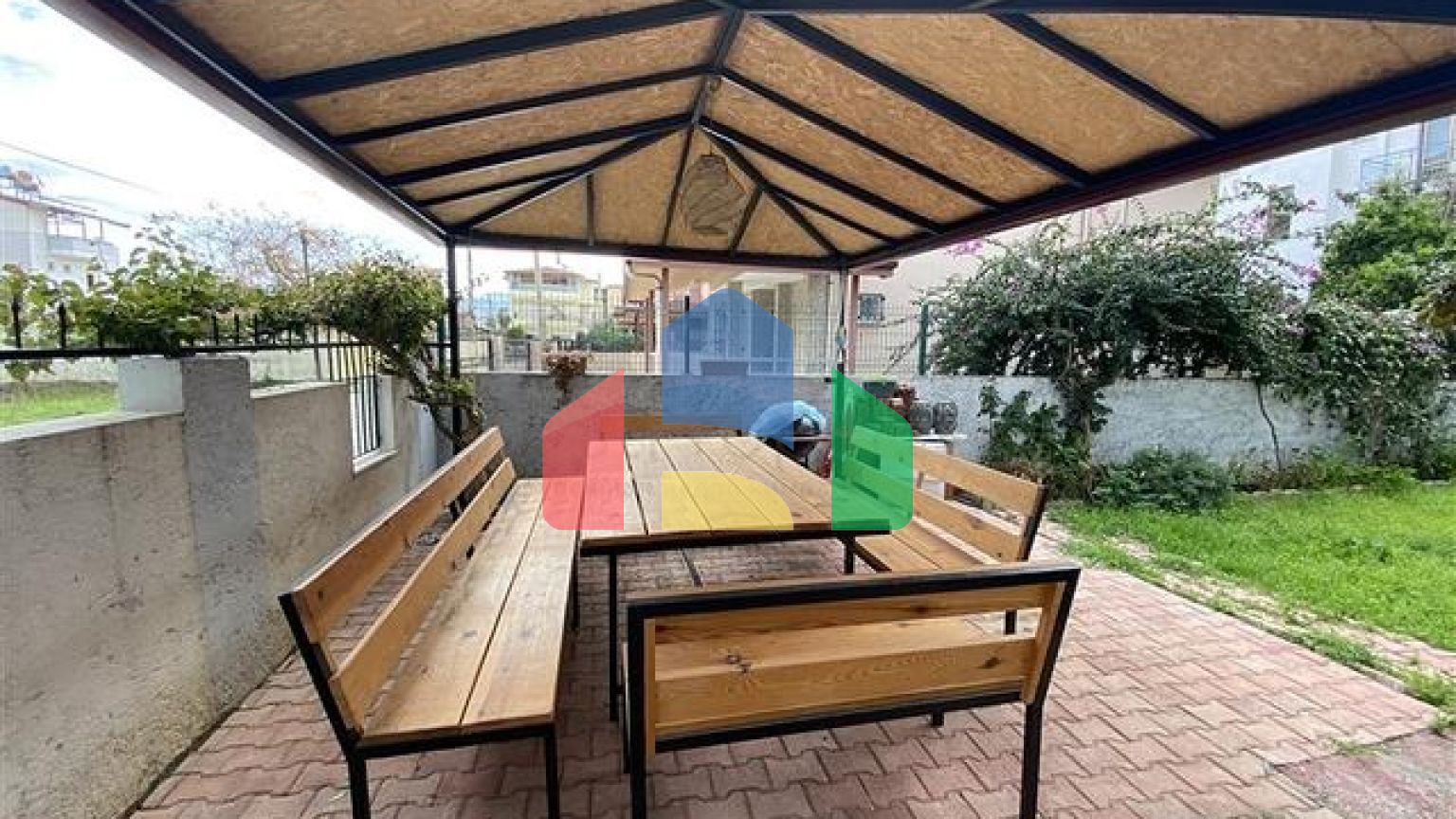 Просторная вилла 3+1 в 250м от моря в районе Конаклы