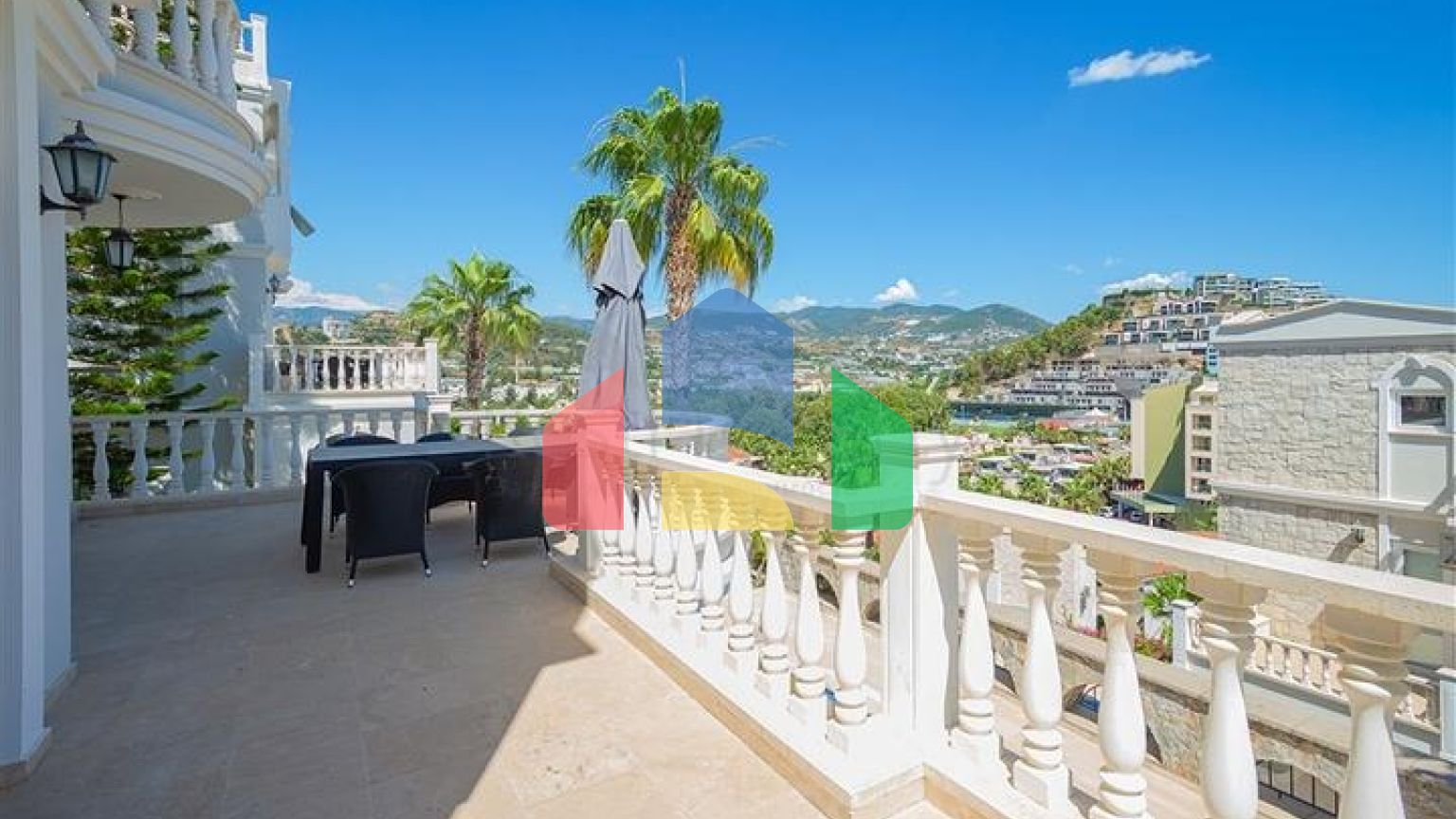 Роскошная вилла с панорамным видом на море в одном из самых престижных районов Алании