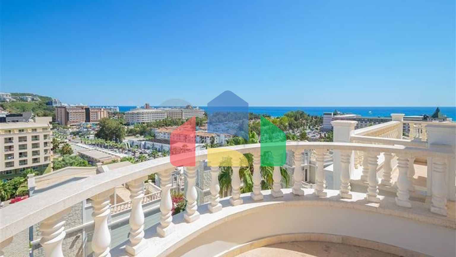 Роскошная вилла с панорамным видом на море в одном из самых престижных районов Алании