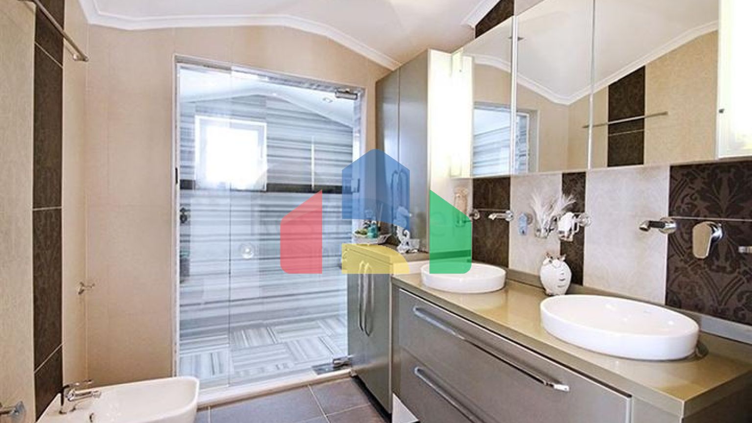 Пентхаус 4+1 с дизайнерским ремонтом и шикарным видом на море