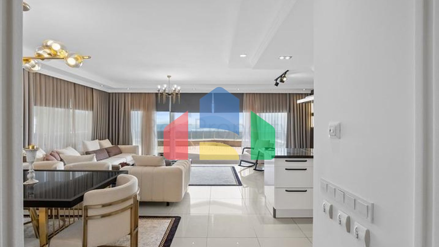 Пентхаус 4+1 с дизайнерским ремонтом и шикарным видом на море