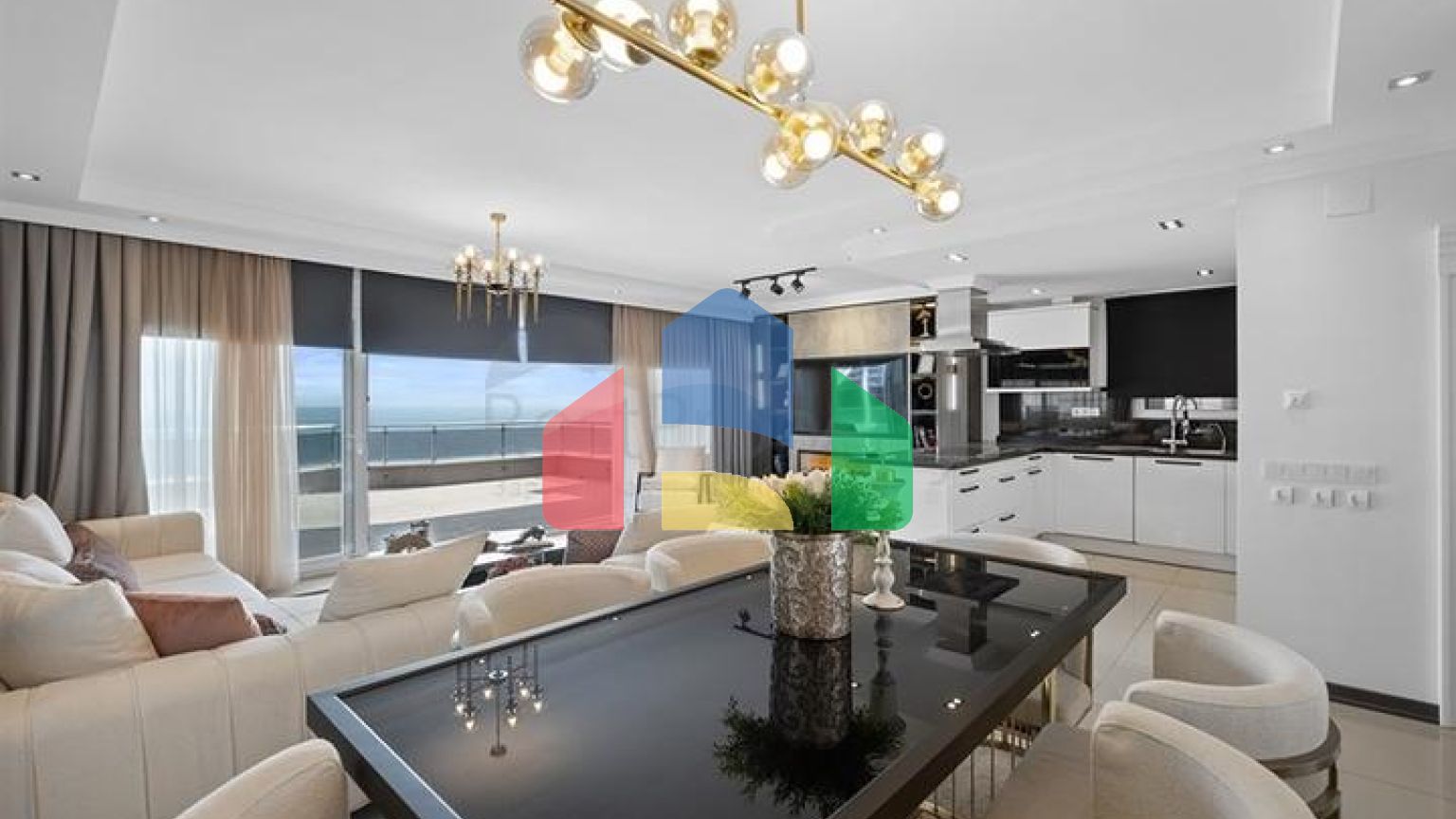 Пентхаус 4+1 с дизайнерским ремонтом и шикарным видом на море