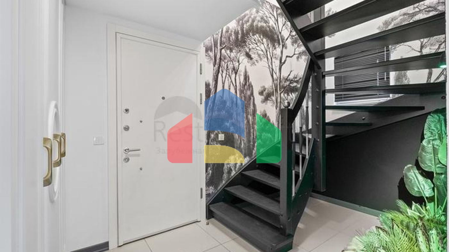 Пентхаус 4+1 с дизайнерским ремонтом и шикарным видом на море