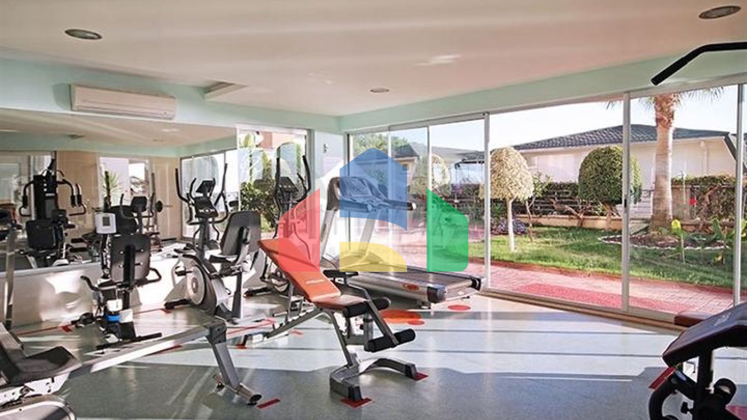 Пентхаус 4+1 с дизайнерским ремонтом и шикарным видом на море