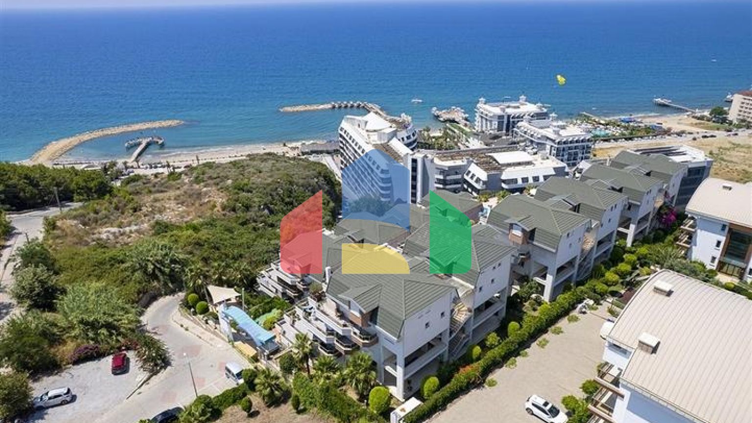 Пентхаус 4+1 с дизайнерским ремонтом и шикарным видом на море