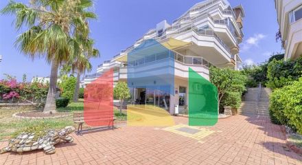 Пентхаус 4+1 с дизайнерским ремонтом и шикарным видом на море