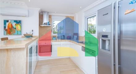 Роскошная вилла у моря в живописном уголке Средиземноморья