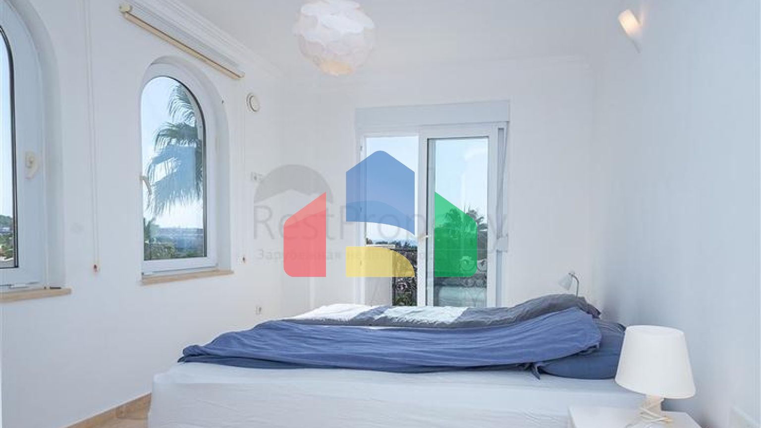 Роскошная вилла у моря в живописном уголке Средиземноморья