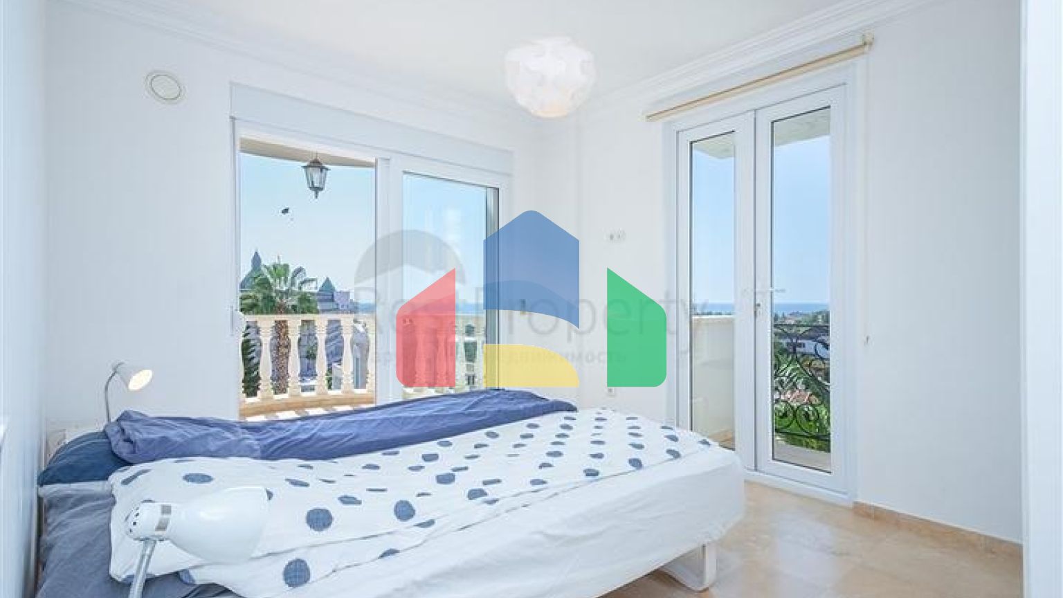 Роскошная вилла у моря в живописном уголке Средиземноморья