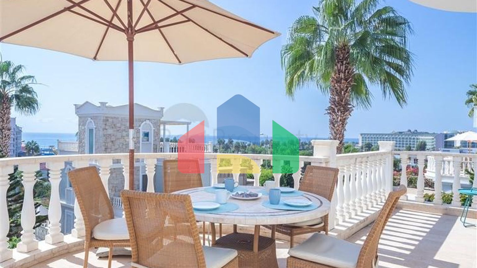 Роскошная вилла у моря в живописном уголке Средиземноморья