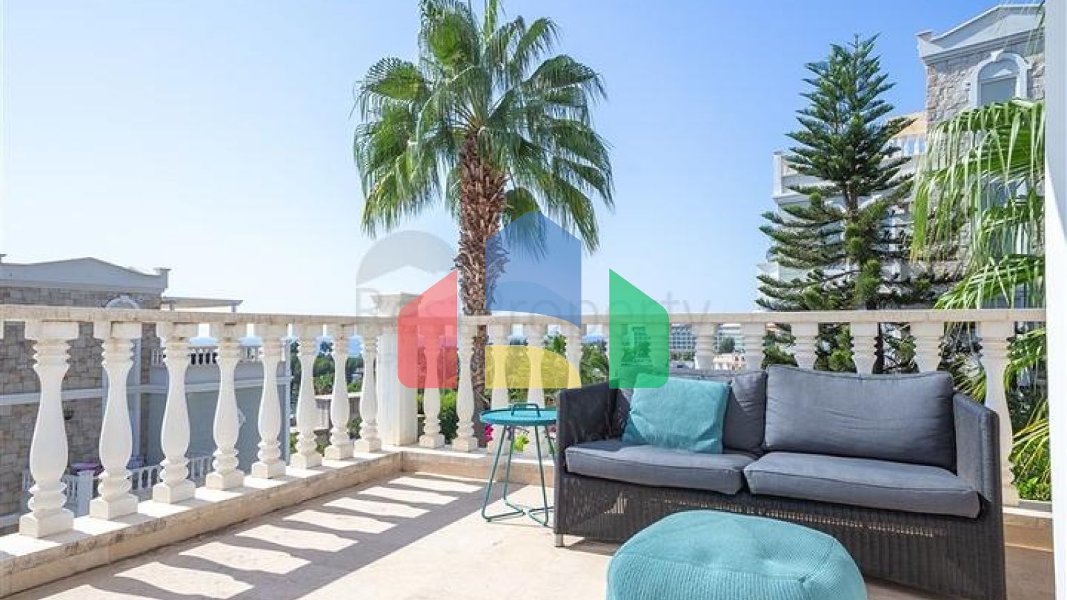 Роскошная вилла у моря в живописном уголке Средиземноморья