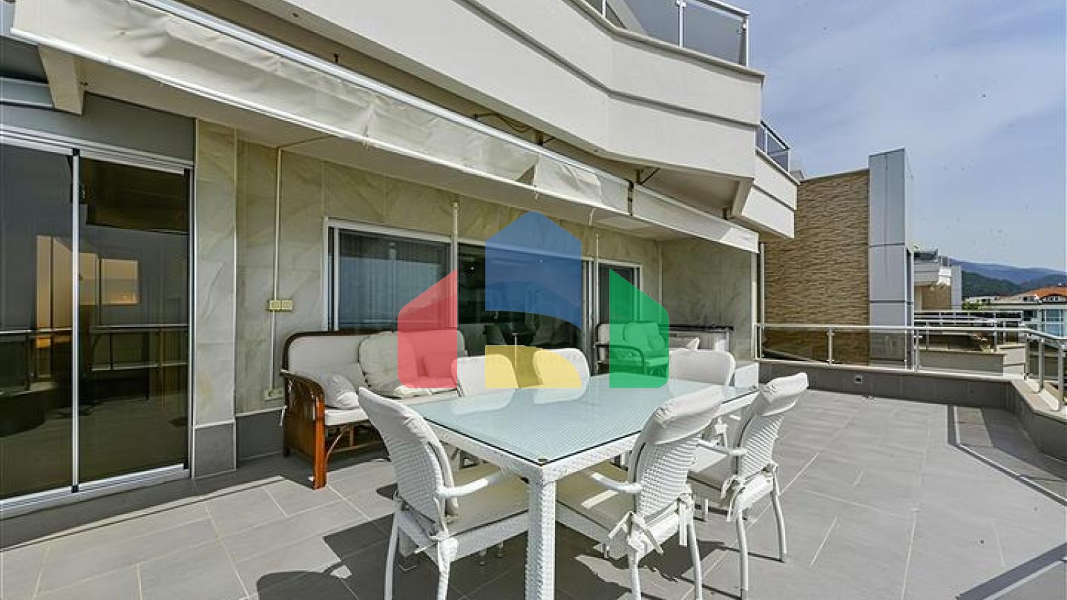 Роскошная квартира с видом на море и полной инфраструктурой в сердце Конаклы