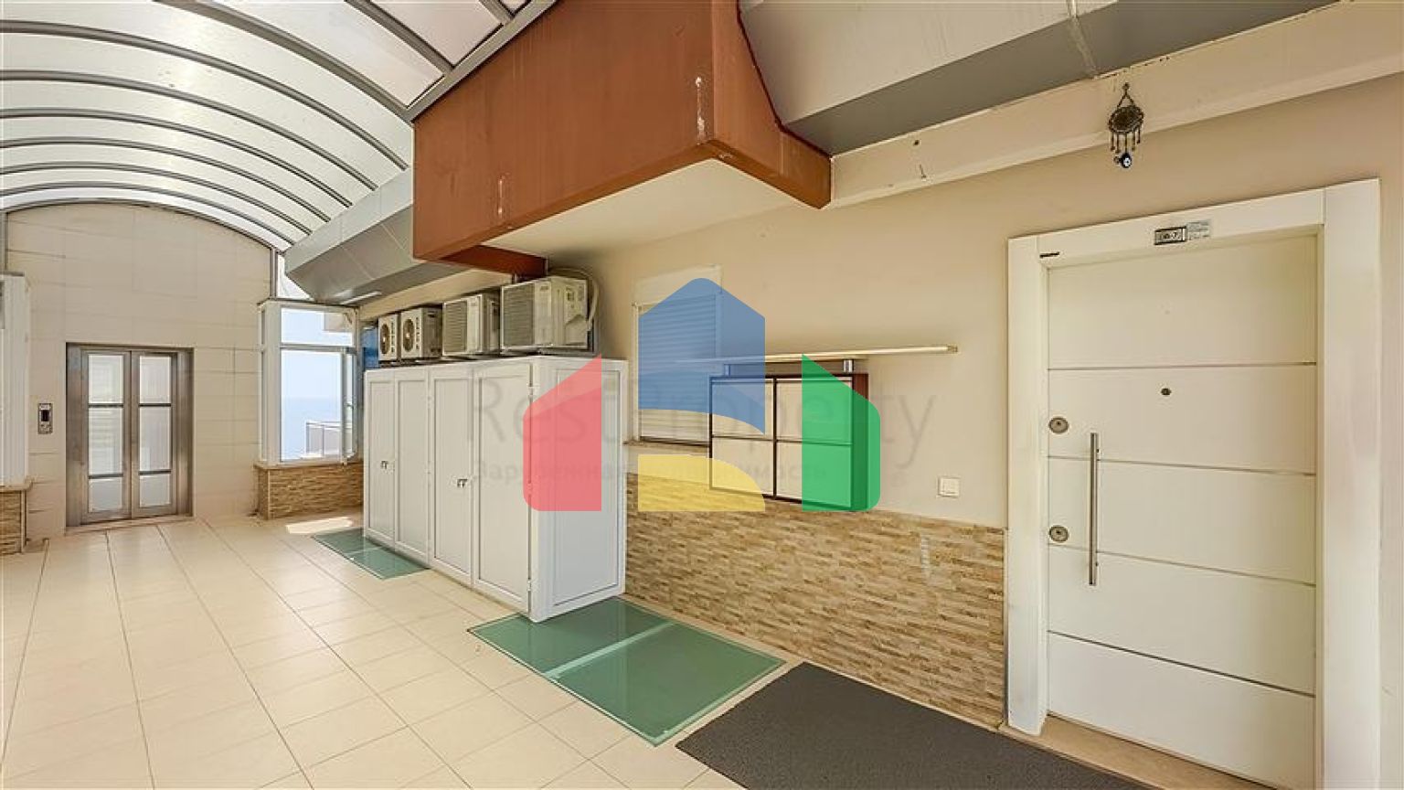 Роскошная квартира с видом на море и полной инфраструктурой в сердце Конаклы