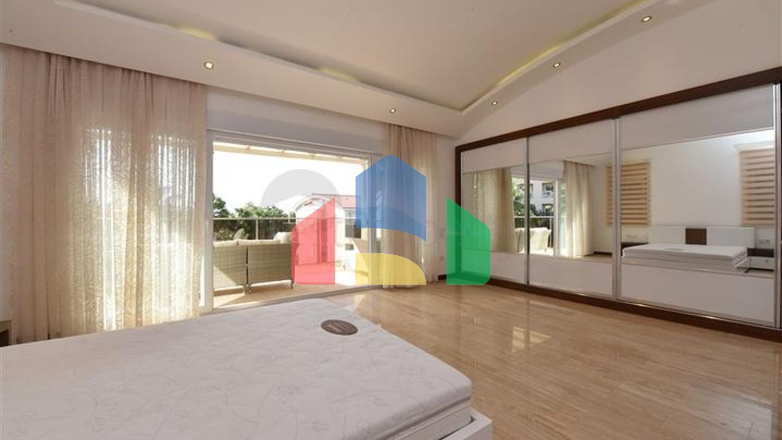 Просторный пентхаус 3+1 в районе Конаклы