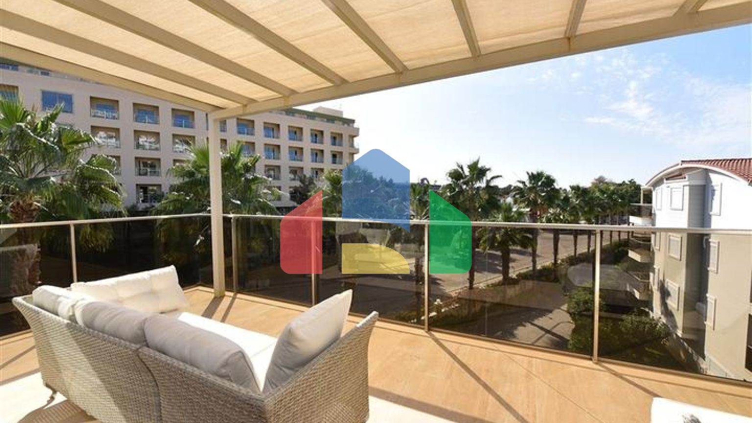 Просторный пентхаус 3+1 в районе Конаклы