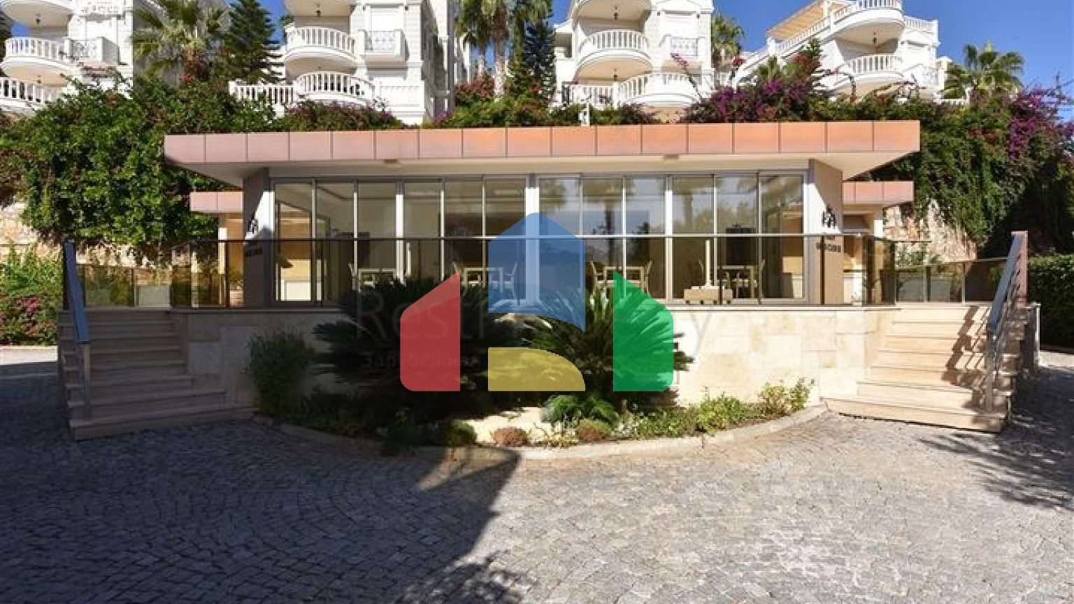 Просторный пентхаус 3+1 в районе Конаклы