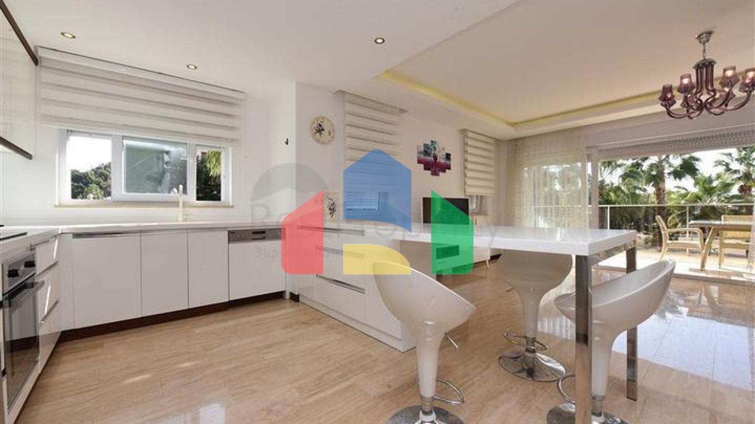 Просторный пентхаус 3+1 в районе Конаклы