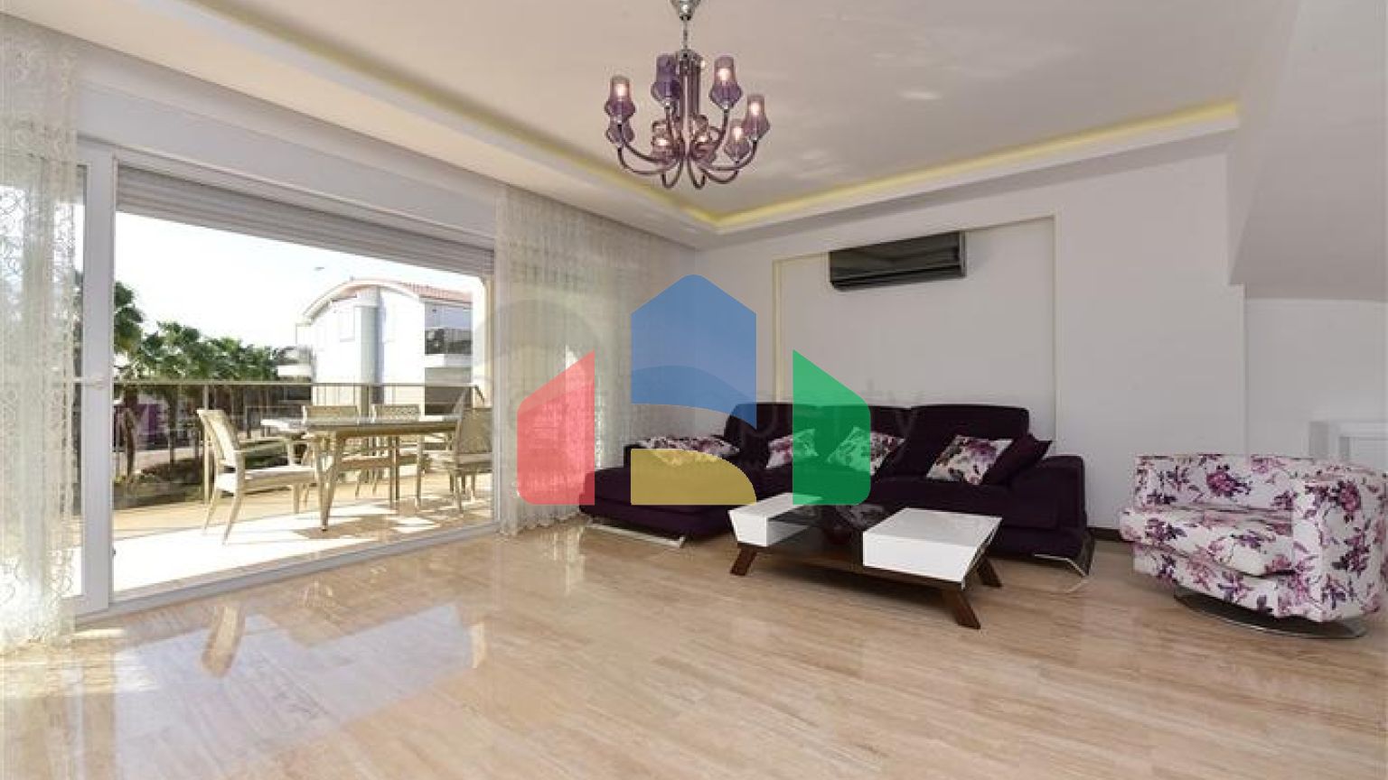 Просторный пентхаус 3+1 в районе Конаклы