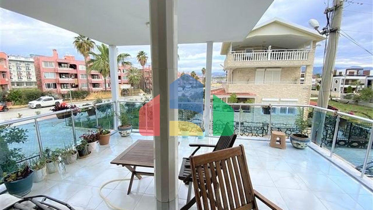 Вілла 6 + 2 з басейном в районі Конакли