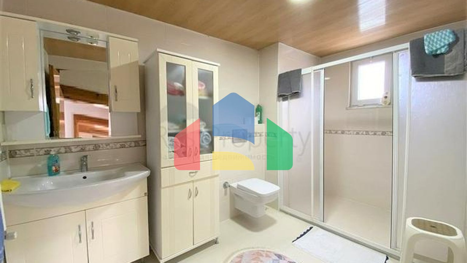 Вілла 6 + 2 з басейном в районі Конакли