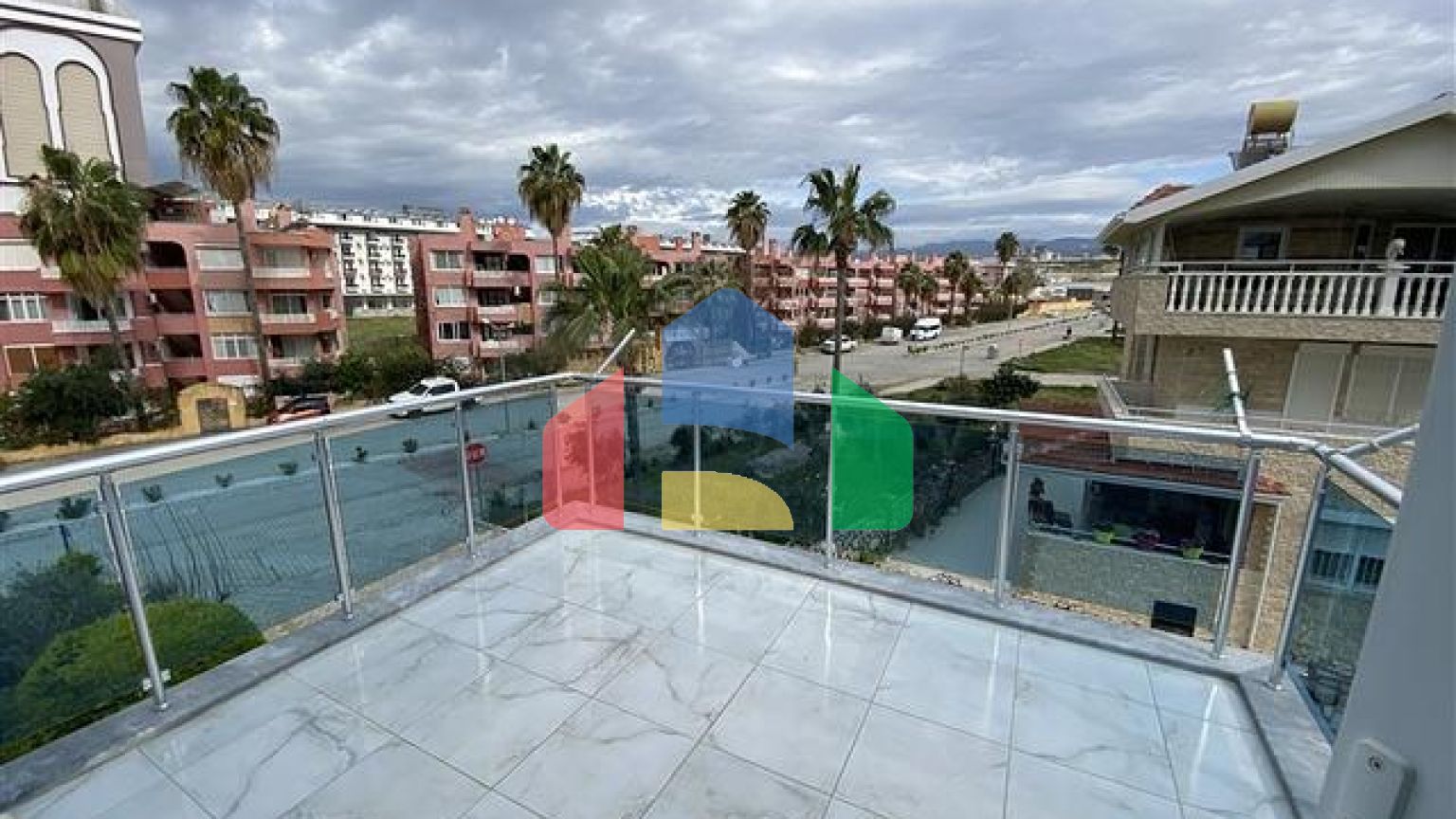 Вілла 6 + 2 з басейном в районі Конакли